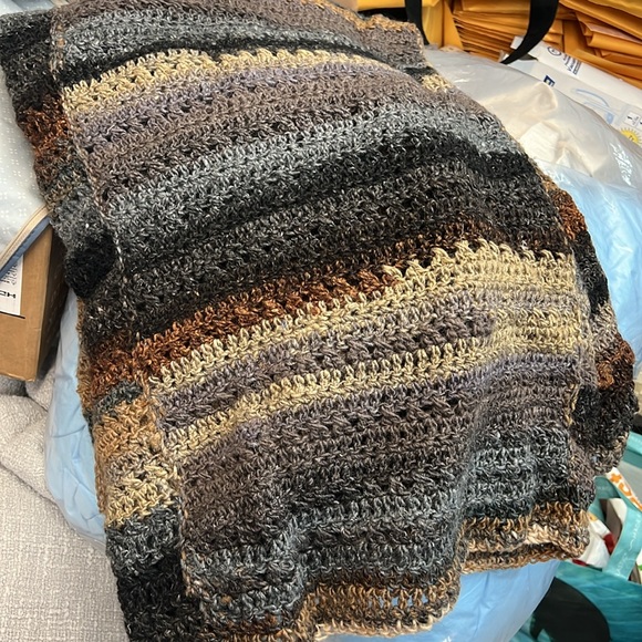 Hand crochet blanket - Picture 3 of 15